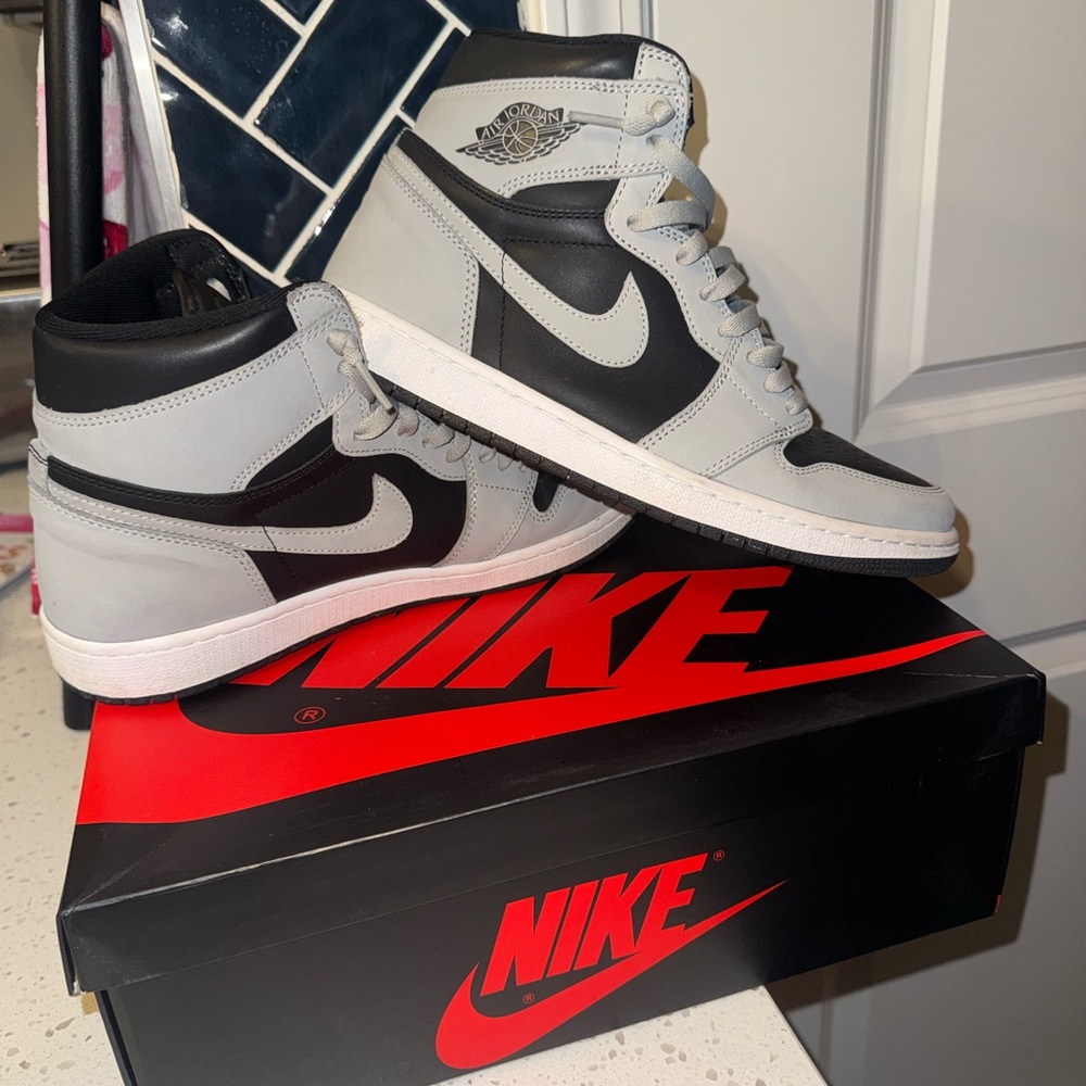 Nike Men's Black and White High-Top Jordan 1 Sneakers